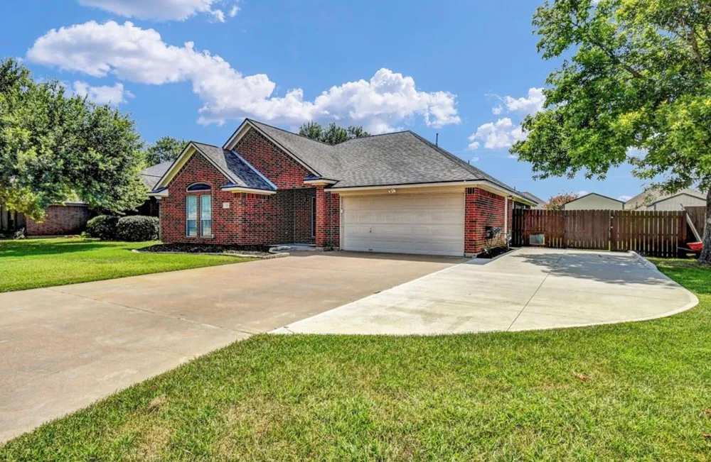218 Lexington Avenue Clute, TX 77531