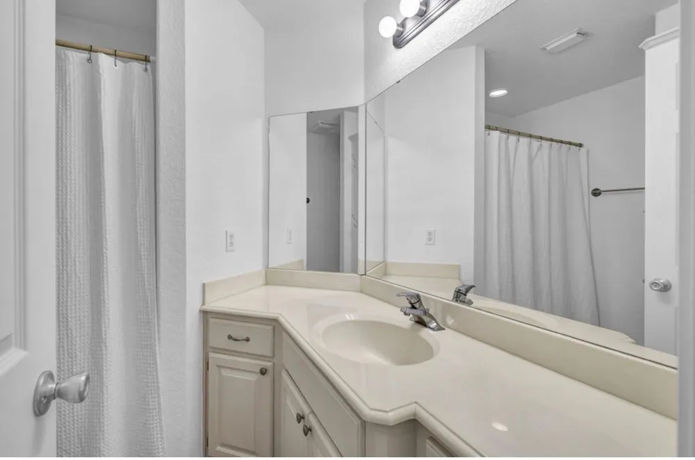 218 Lexington Avenue Clute, TX 77531