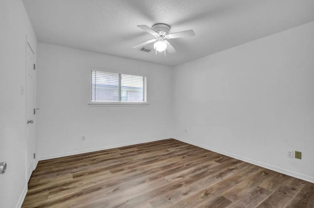 218 Lexington Avenue Clute, TX 77531