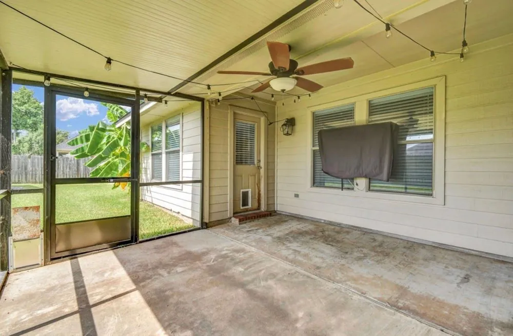 218 Lexington Avenue Clute, TX 77531