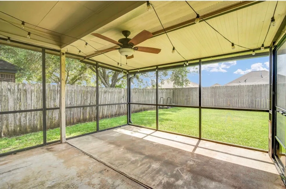 218 Lexington Avenue Clute, TX 77531