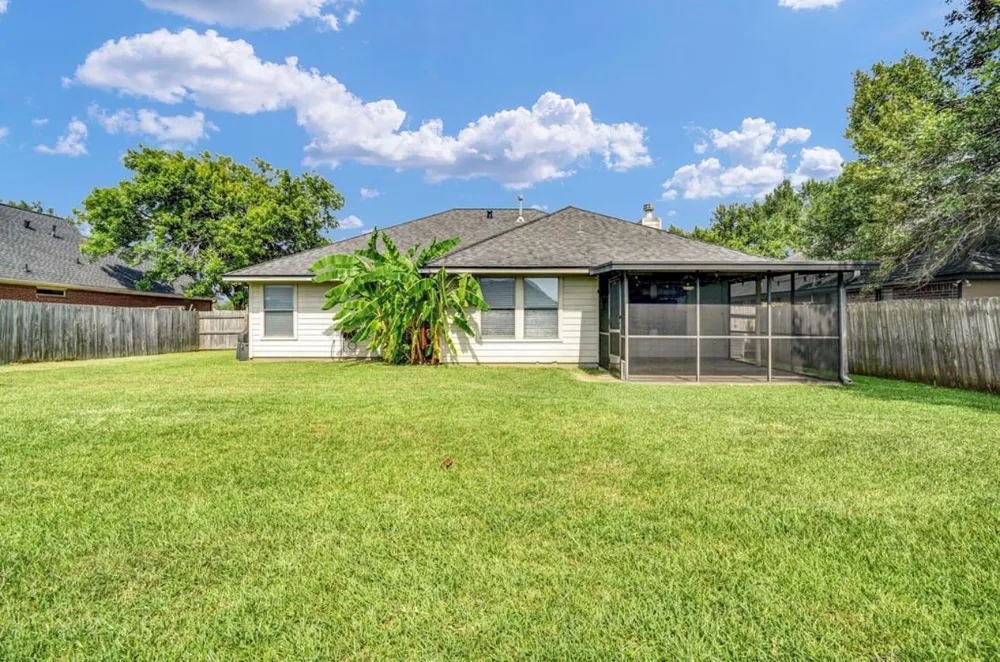 218 Lexington Avenue Clute, TX 77531