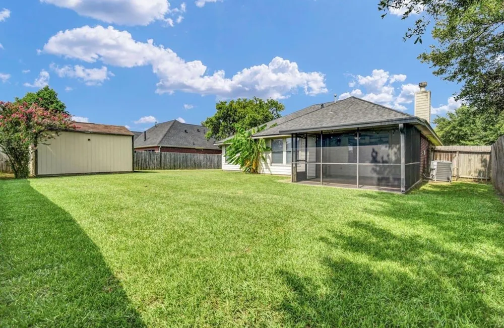 218 Lexington Avenue Clute, TX 77531