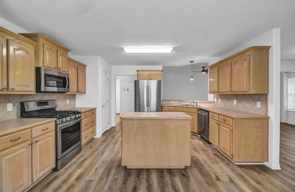 218 Lexington Avenue Clute, TX 77531