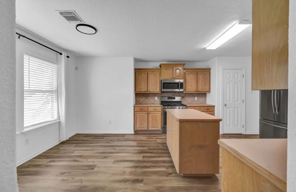 218 Lexington Avenue Clute, TX 77531