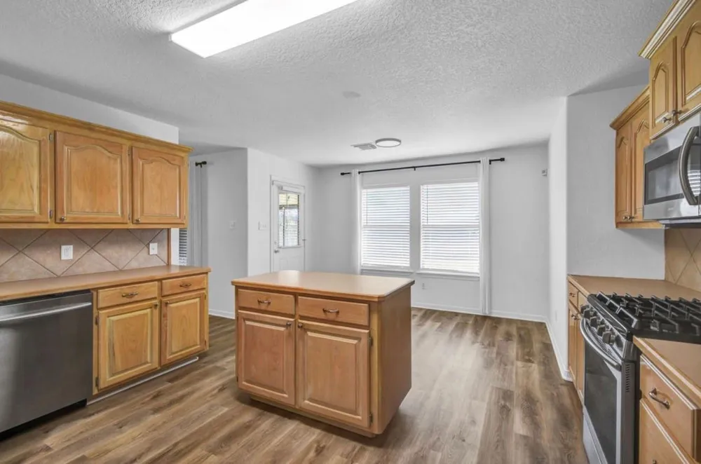 218 Lexington Avenue Clute, TX 77531