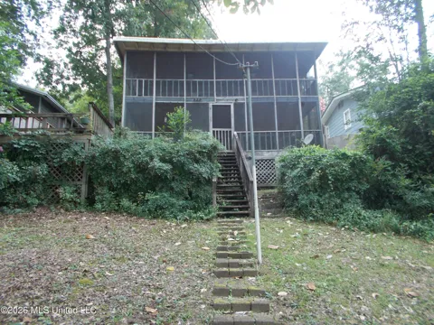 1725 Snow Lake Drive