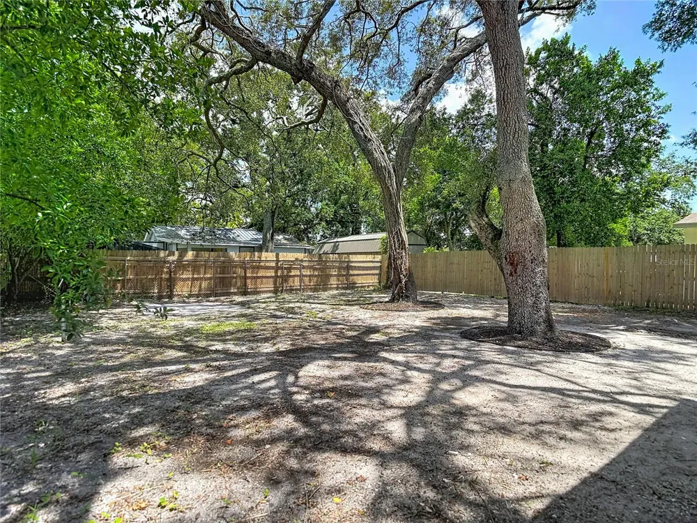 10009 FLORENCE AVENUE Tampa, FL 33612