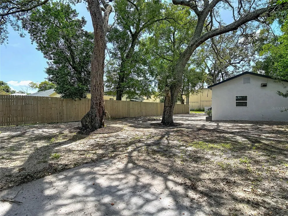 10009 FLORENCE AVENUE Tampa, FL 33612