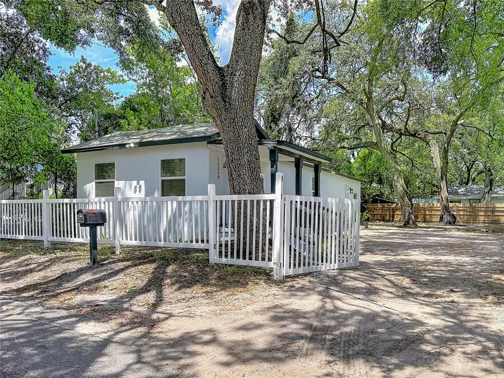 10009 FLORENCE AVENUE Tampa, FL 33612