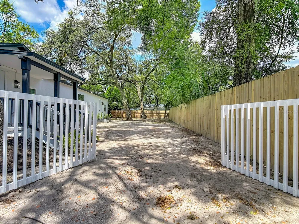 10009 FLORENCE AVENUE Tampa, FL 33612