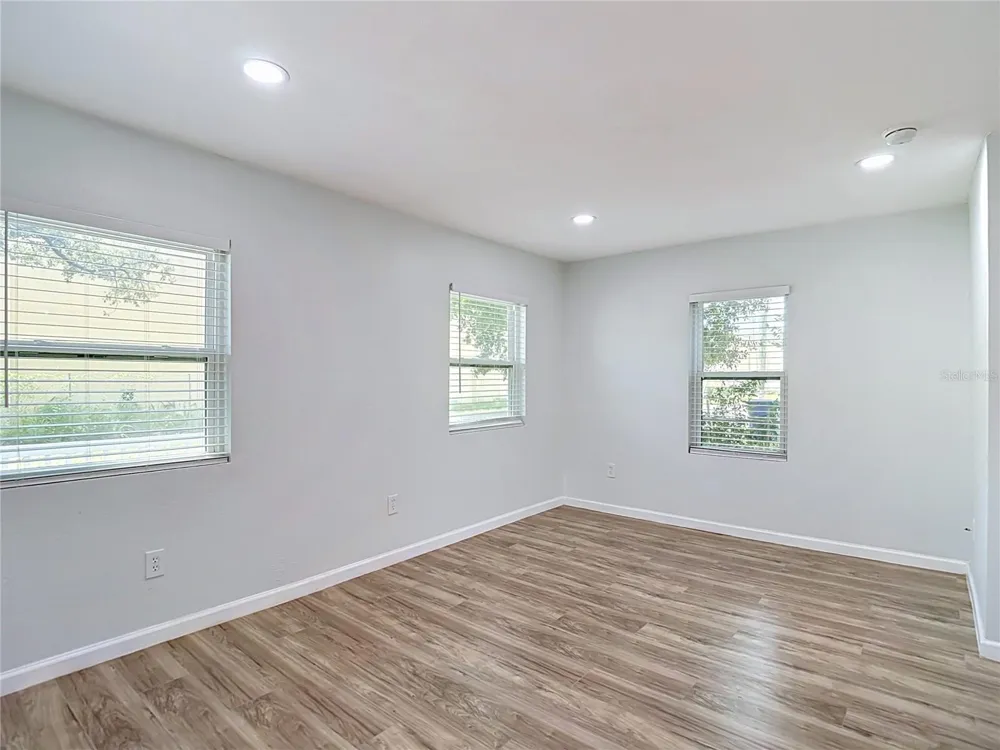 10009 FLORENCE AVENUE Tampa, FL 33612