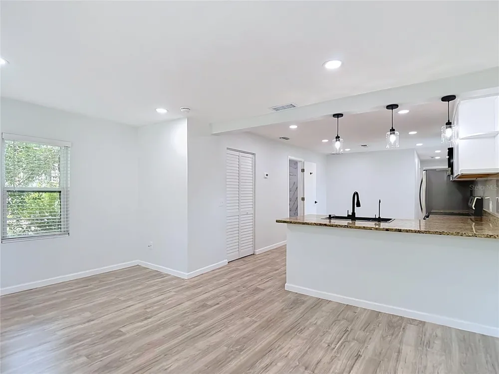 10009 FLORENCE AVENUE Tampa, FL 33612