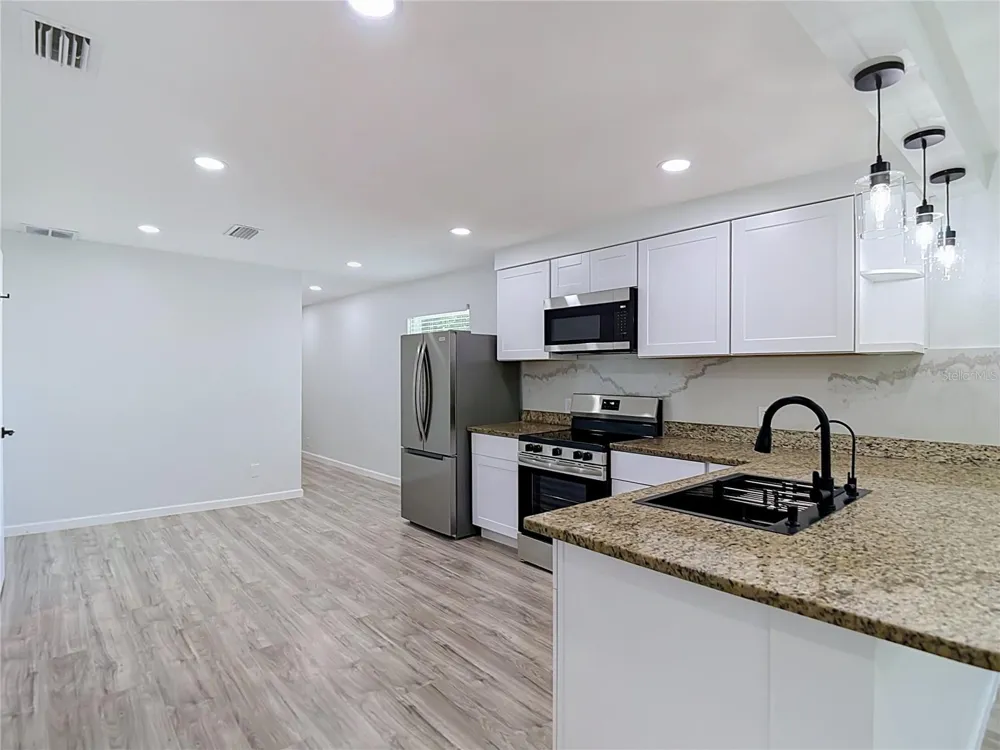 10009 FLORENCE AVENUE Tampa, FL 33612