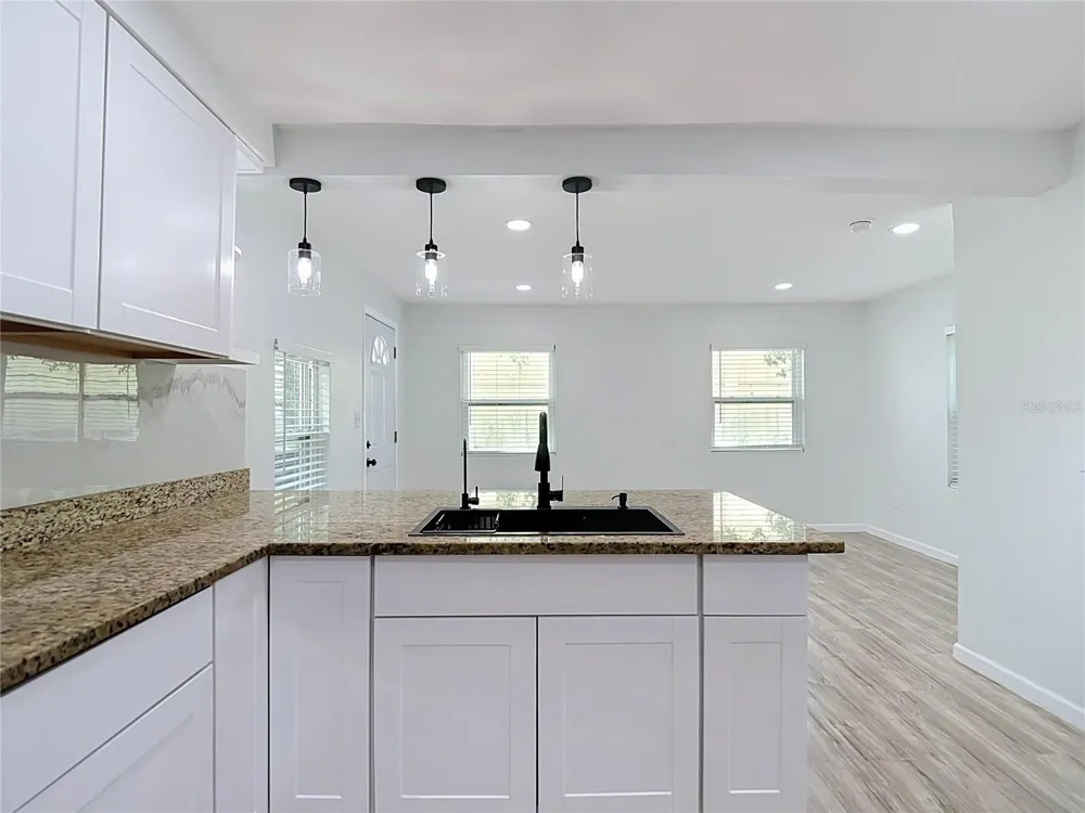 10009 FLORENCE AVENUE Tampa, FL 33612