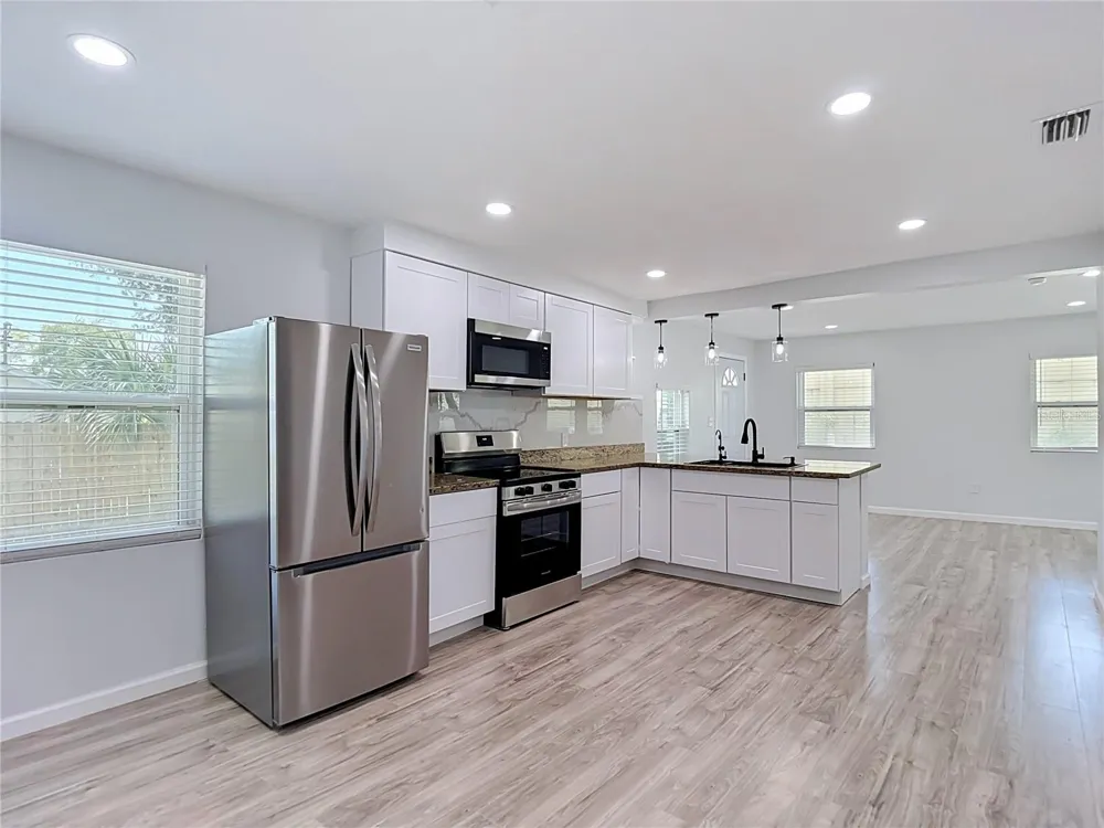 10009 FLORENCE AVENUE Tampa, FL 33612