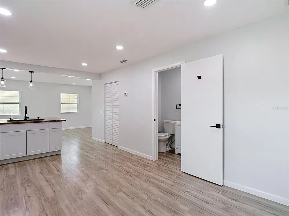 10009 FLORENCE AVENUE Tampa, FL 33612