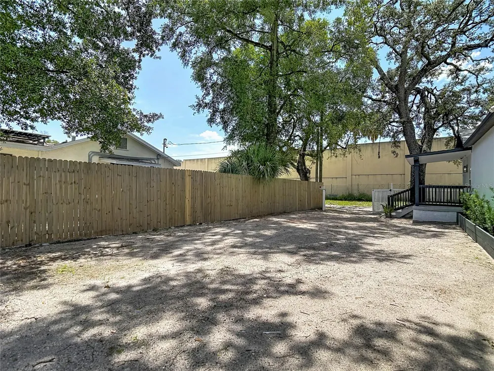 10009 FLORENCE AVENUE Tampa, FL 33612