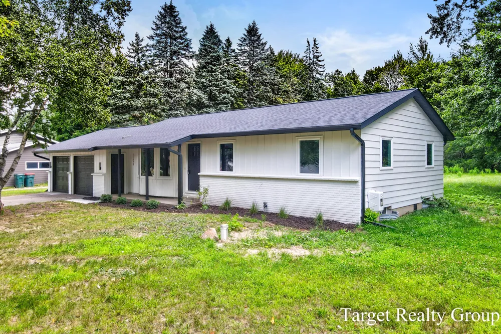 11648 Woodgate Drive NW Grand Rapids, MI 49534