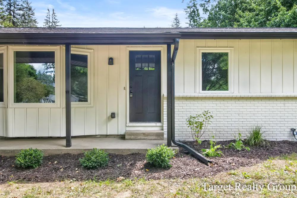 11648 Woodgate Drive NW Grand Rapids, MI 49534