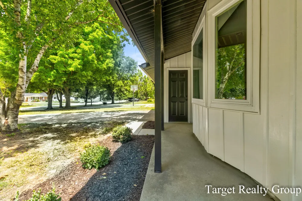 11648 Woodgate Drive NW Grand Rapids, MI 49534