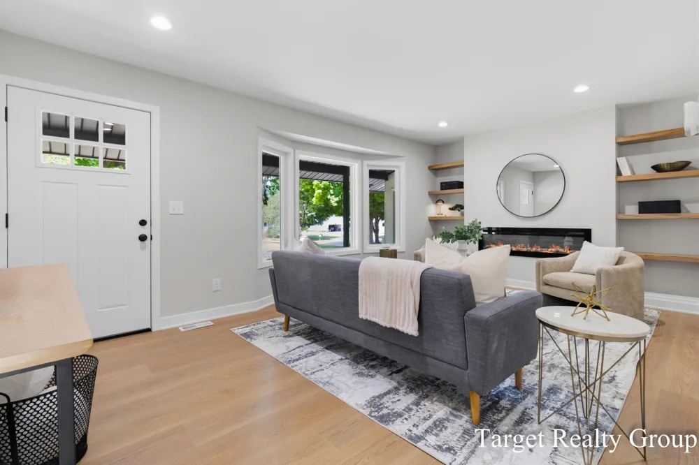 11648 Woodgate Drive NW Grand Rapids, MI 49534
