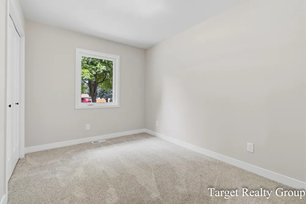 11648 Woodgate Drive NW Grand Rapids, MI 49534