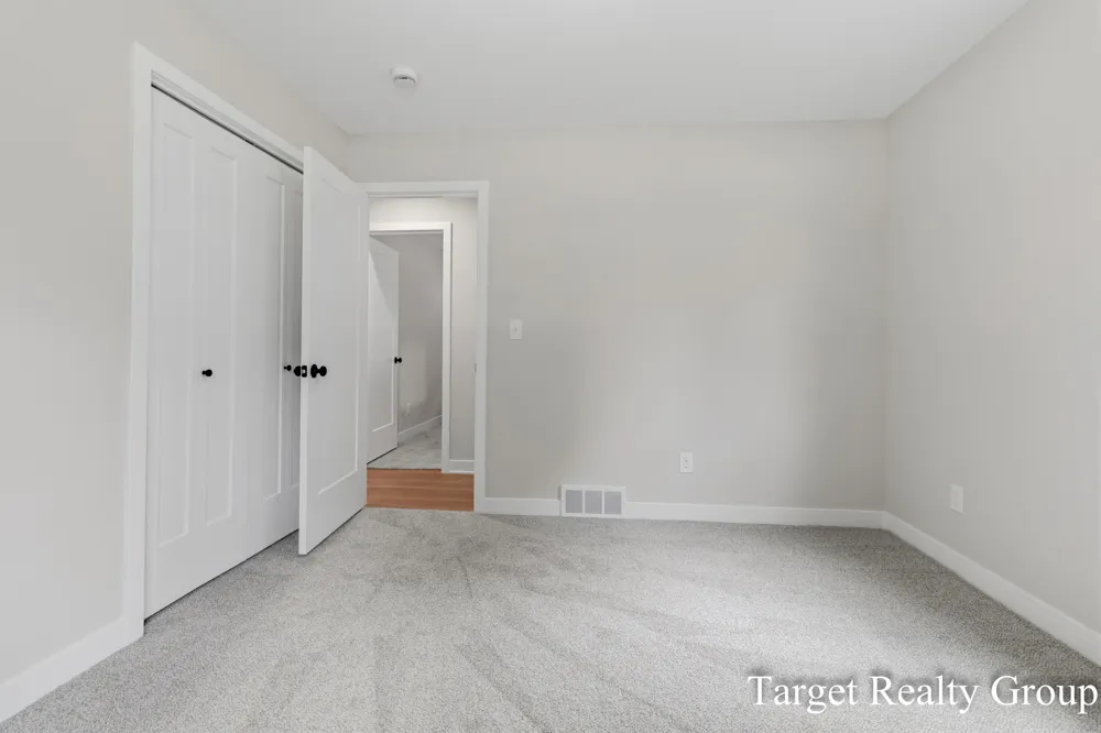 11648 Woodgate Drive NW Grand Rapids, MI 49534