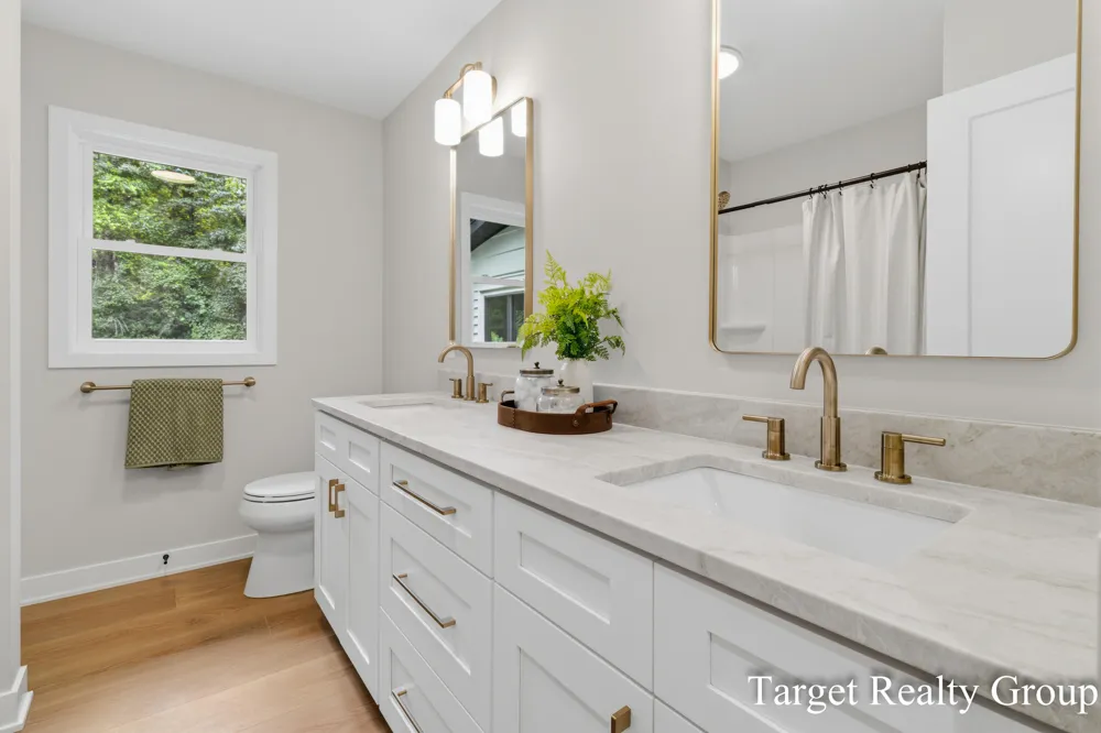 11648 Woodgate Drive NW Grand Rapids, MI 49534