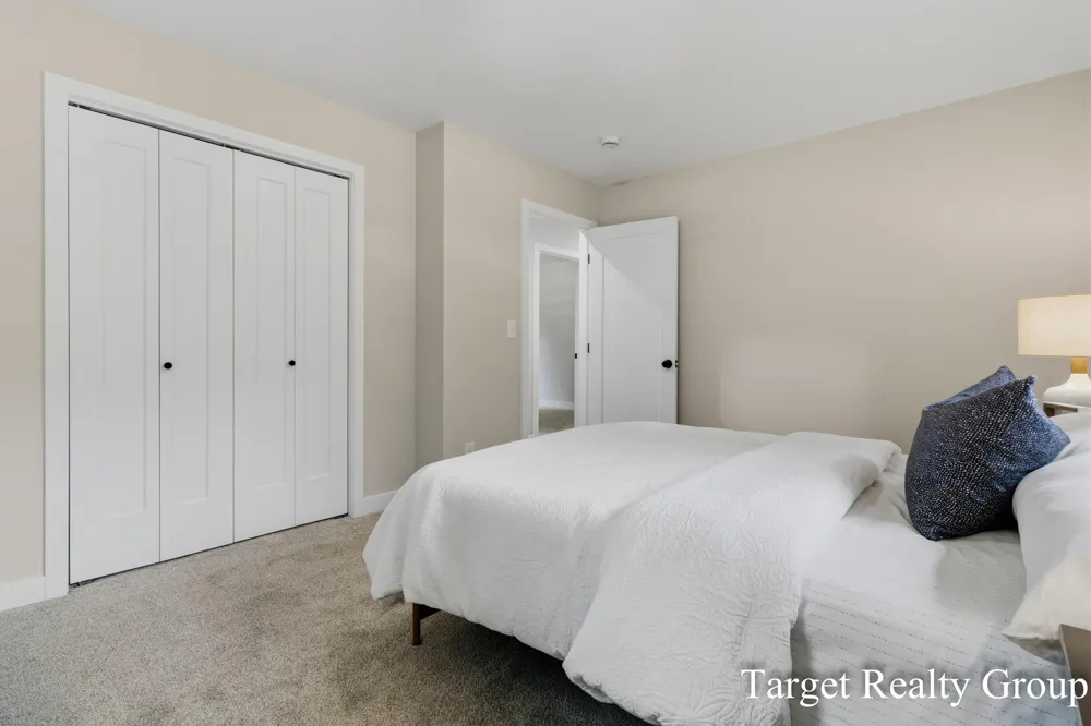 11648 Woodgate Drive NW Grand Rapids, MI 49534
