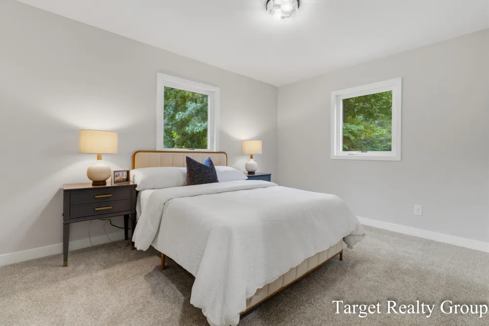 11648 Woodgate Drive NW Grand Rapids, MI 49534