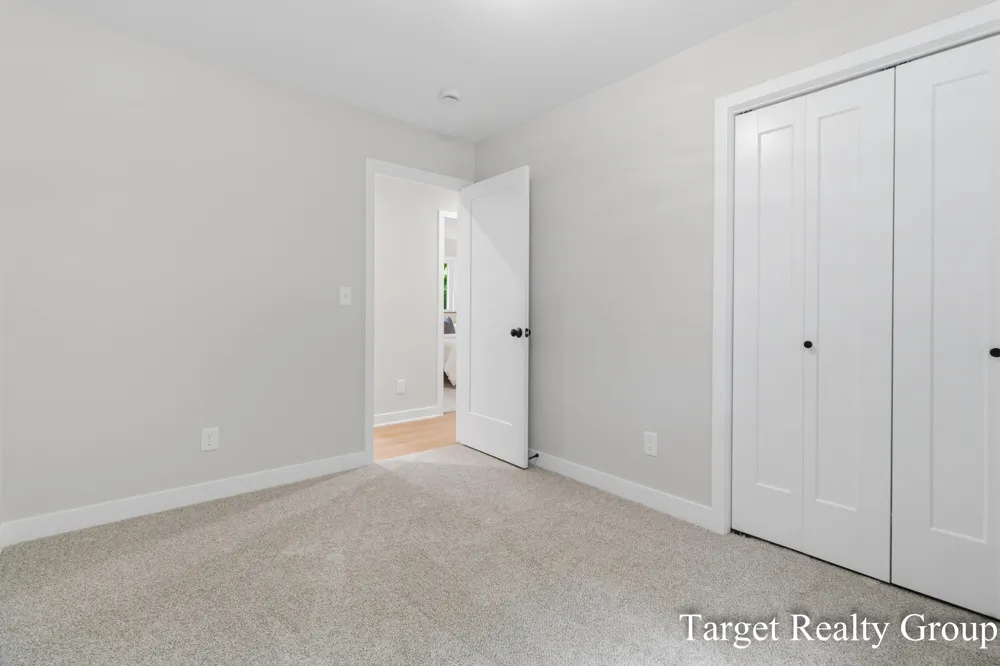 11648 Woodgate Drive NW Grand Rapids, MI 49534