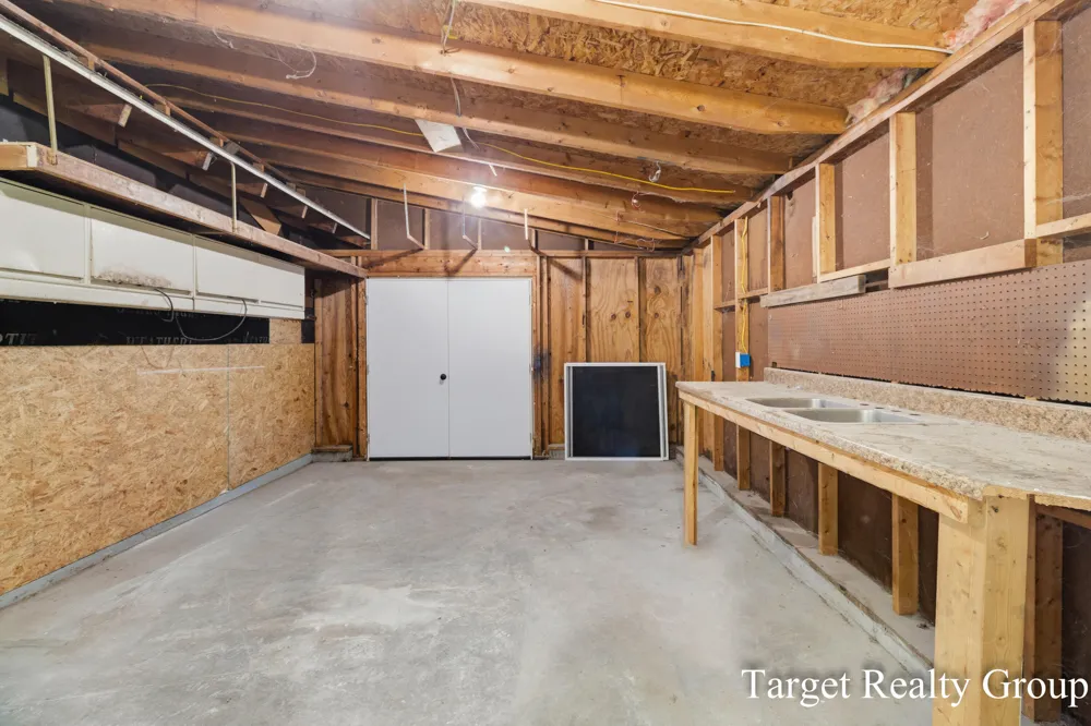 11648 Woodgate Drive NW Grand Rapids, MI 49534