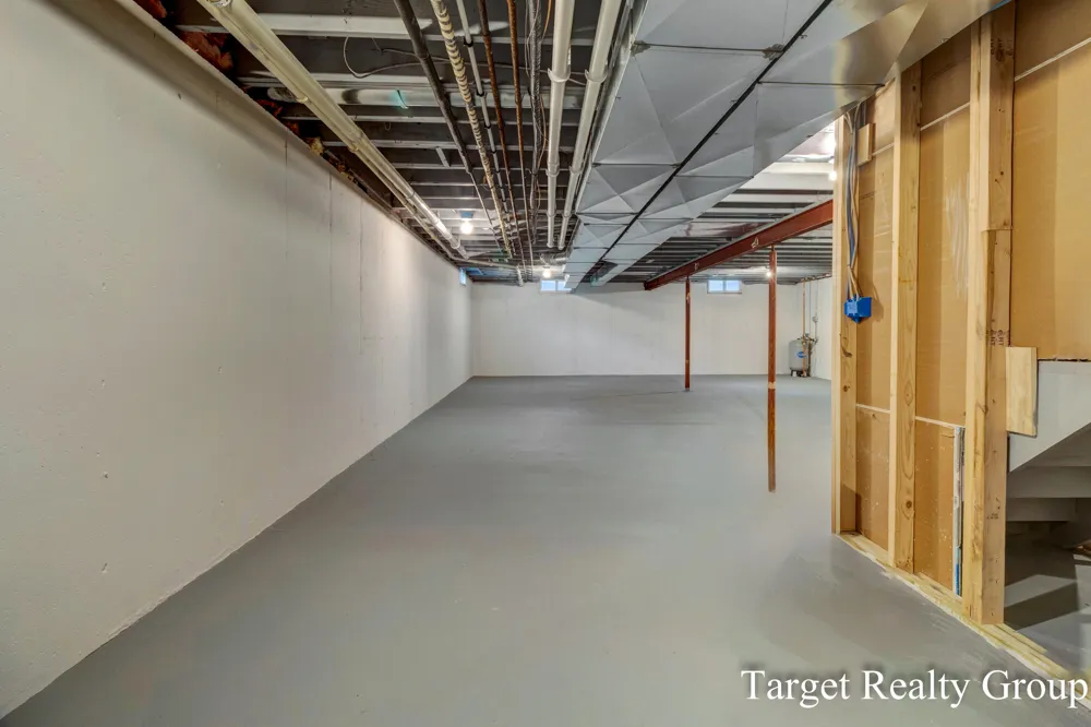 11648 Woodgate Drive NW Grand Rapids, MI 49534