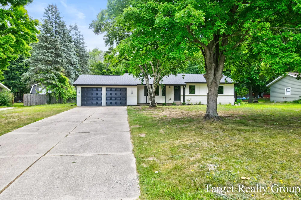 11648 Woodgate Drive NW Grand Rapids, MI 49534