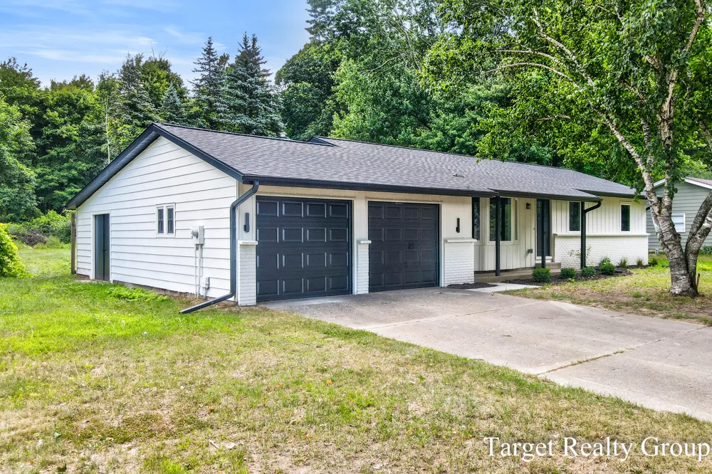 11648 Woodgate Drive NW Grand Rapids, MI 49534