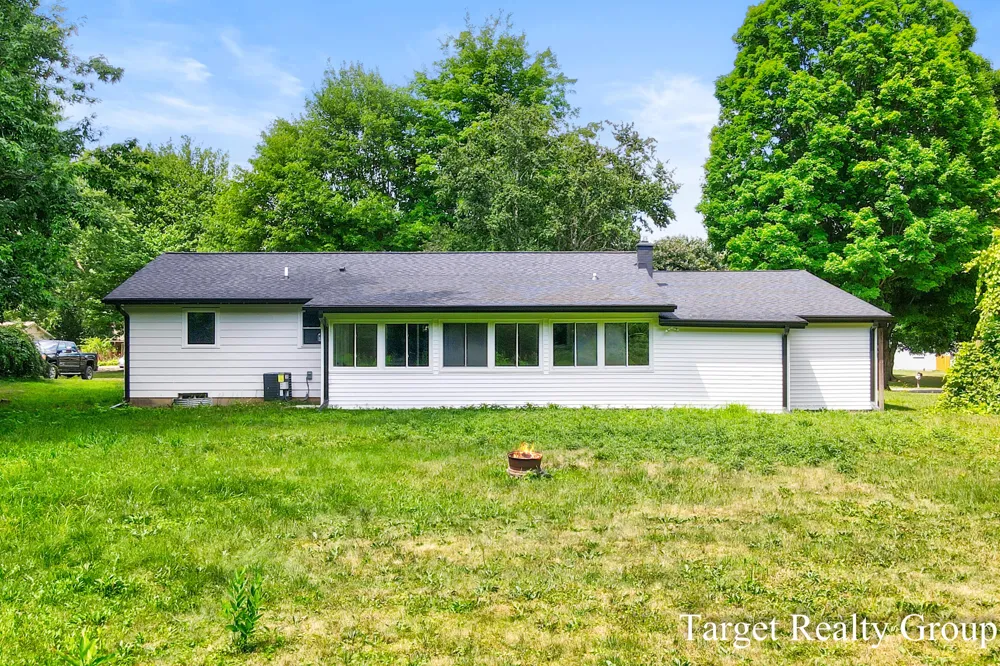 11648 Woodgate Drive NW Grand Rapids, MI 49534