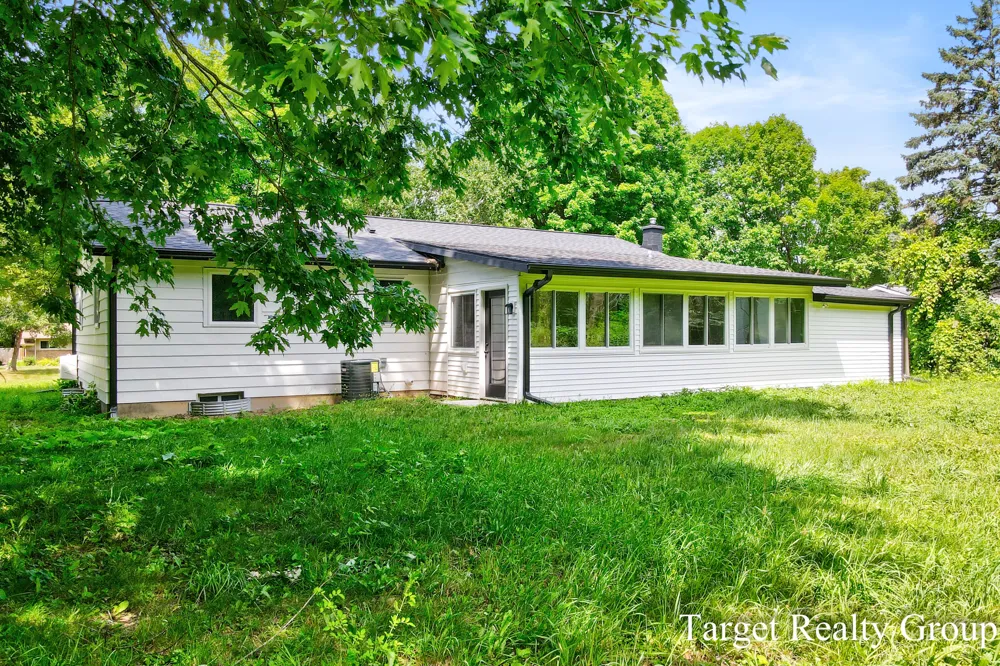 11648 Woodgate Drive NW Grand Rapids, MI 49534