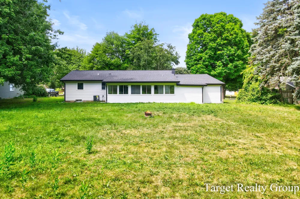 11648 Woodgate Drive NW Grand Rapids, MI 49534