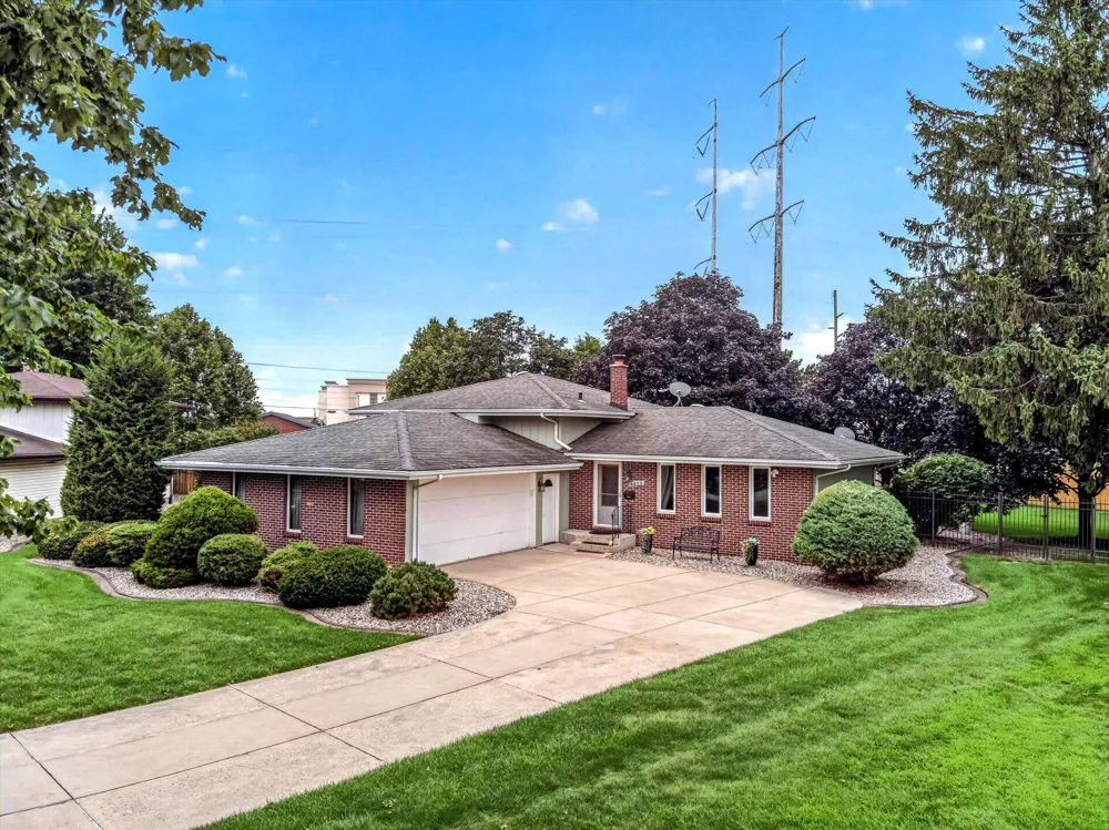 8832 Jefferson Court Munster, IN 46321