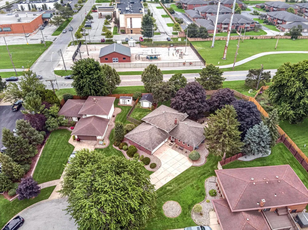 8832 Jefferson Court Munster, IN 46321