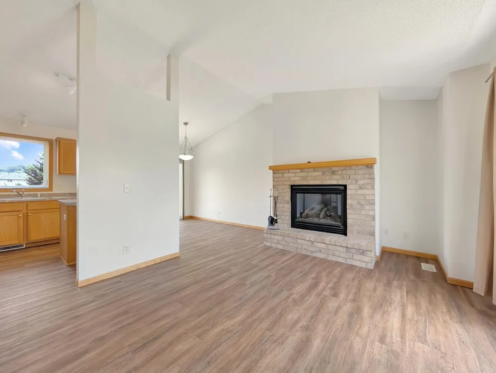 817 Daniel Drive Belle Plaine, MN 56011