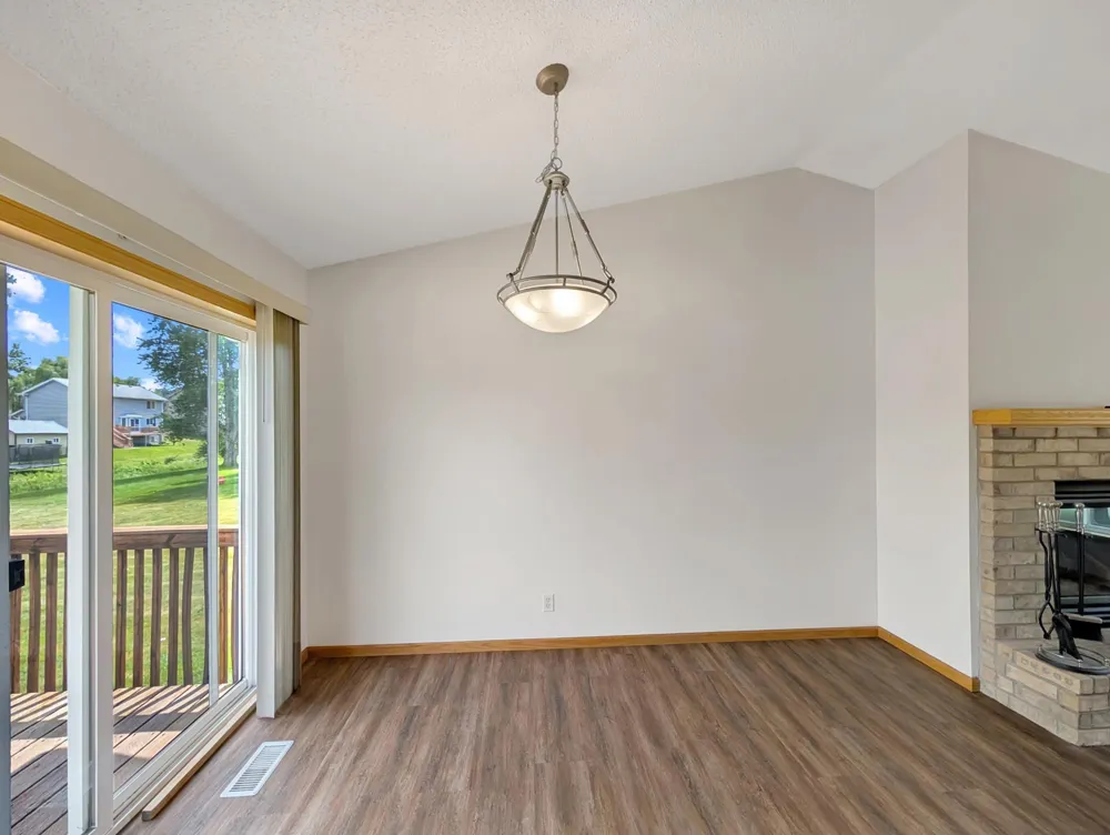 817 Daniel Drive Belle Plaine, MN 56011