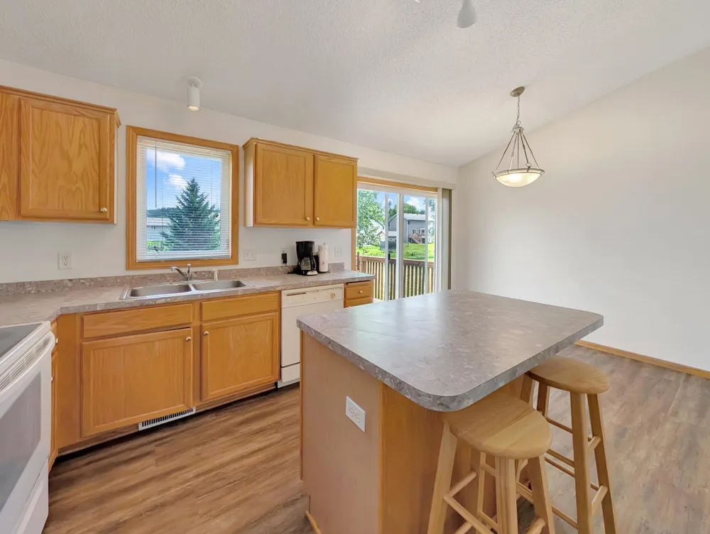 817 Daniel Drive Belle Plaine, MN 56011