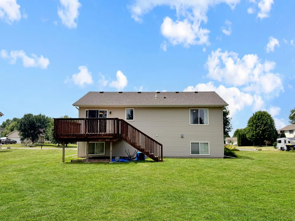 817 Daniel Drive Belle Plaine, MN 56011