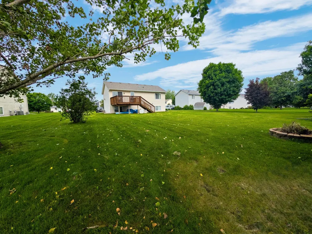 817 Daniel Drive Belle Plaine, MN 56011