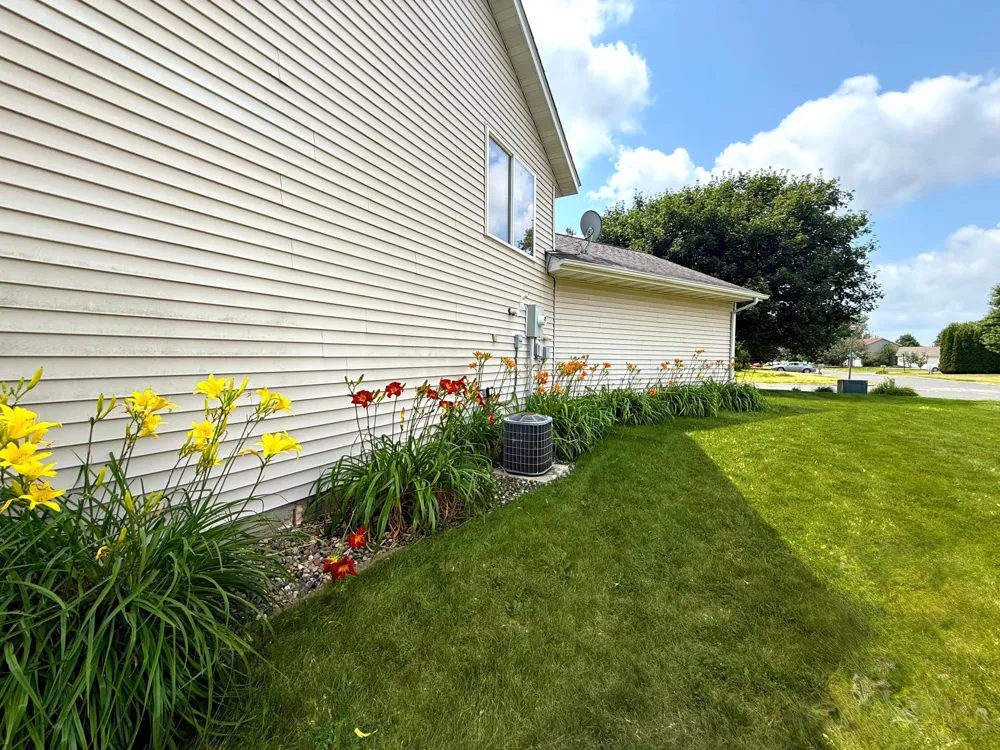 817 Daniel Drive Belle Plaine, MN 56011