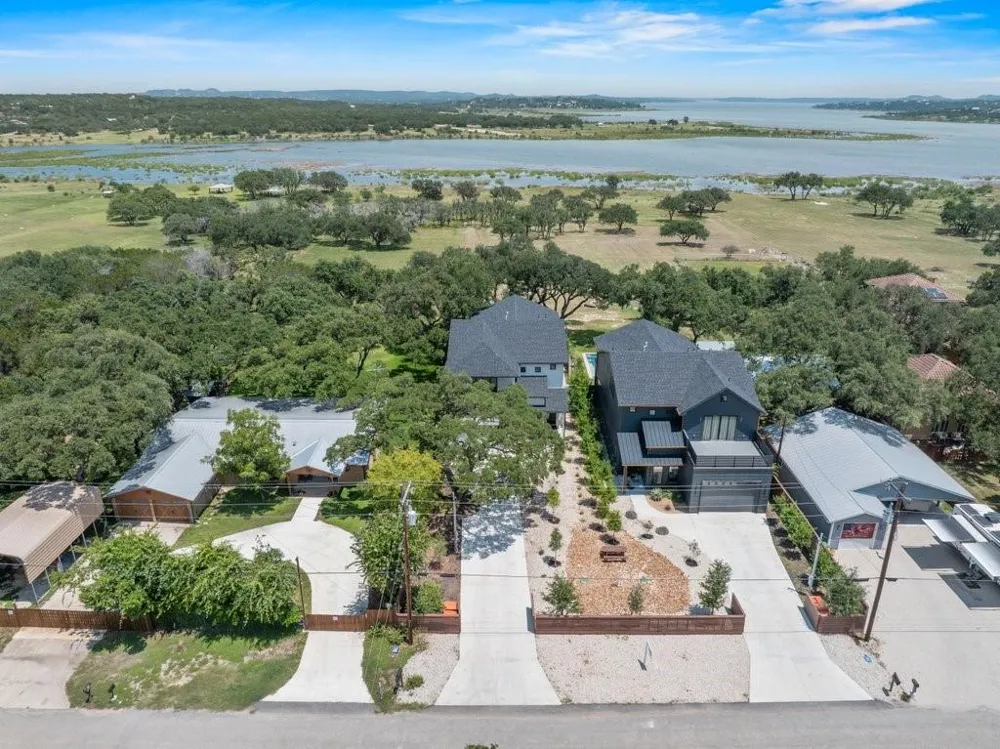 2854 Lakeshore Drive Canyon Lake, TX 78133