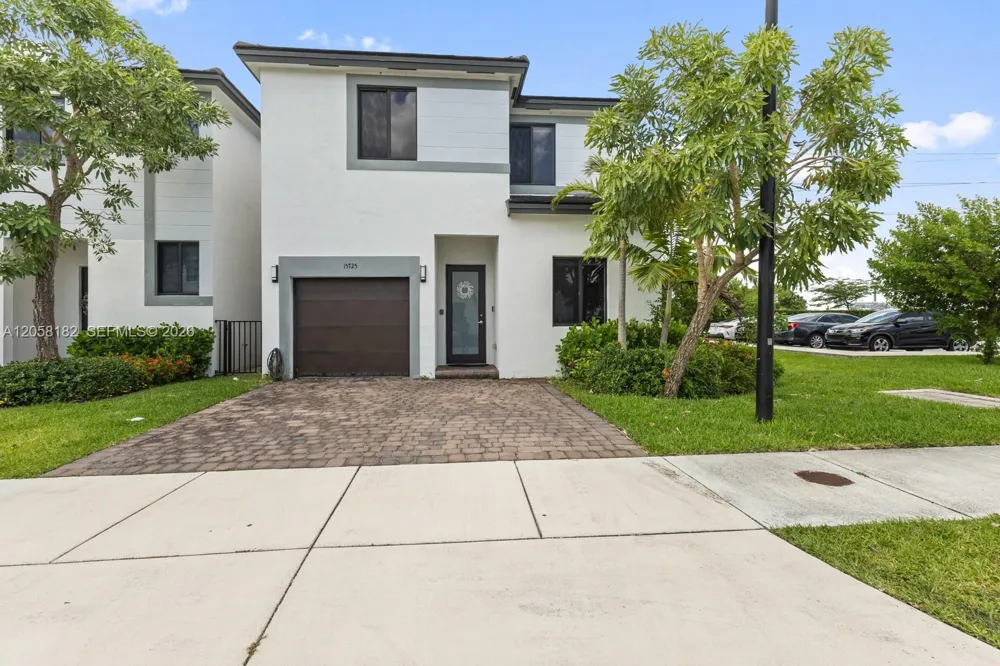 15725 SW 136th Ter Miami, FL 33196