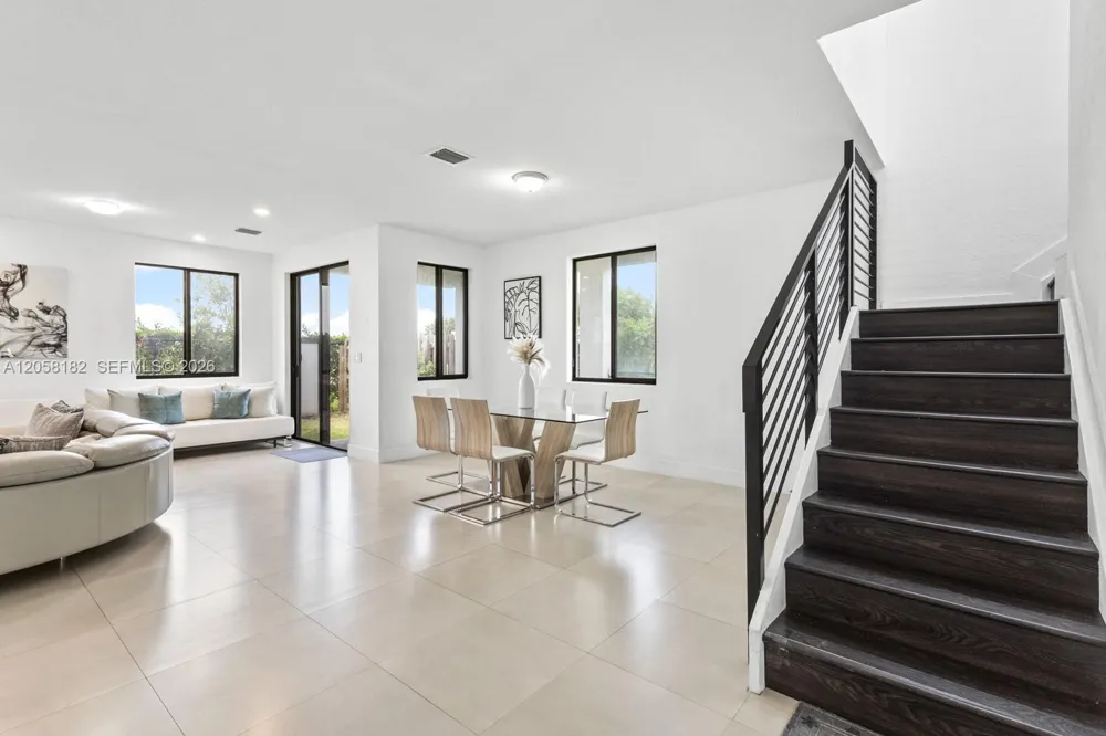 15725 SW 136th Ter Miami, FL 33196